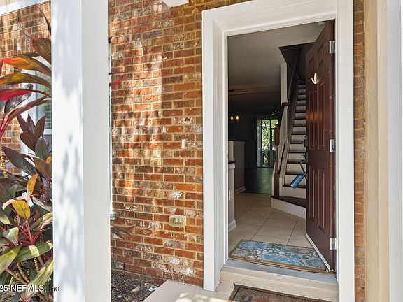 5th image of 8103 SUMMERGATE Court