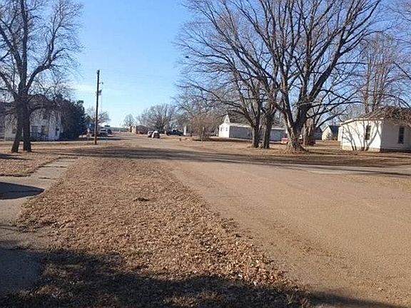 4th image of 404 Main St