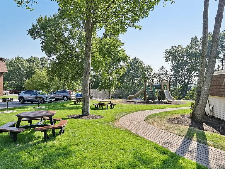 28-web-or-mls-Silver Dr-1408-928