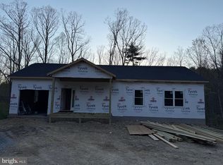 523 Oak Hill Rd, Berkeley Springs, WV 25411