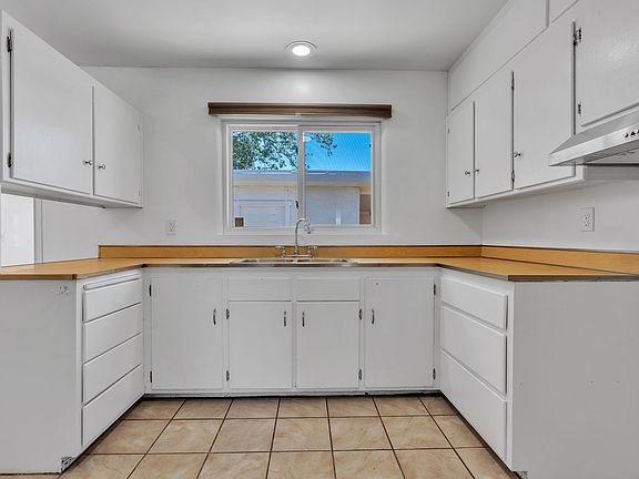 4th image of 6000 Alta Monte Ave NE