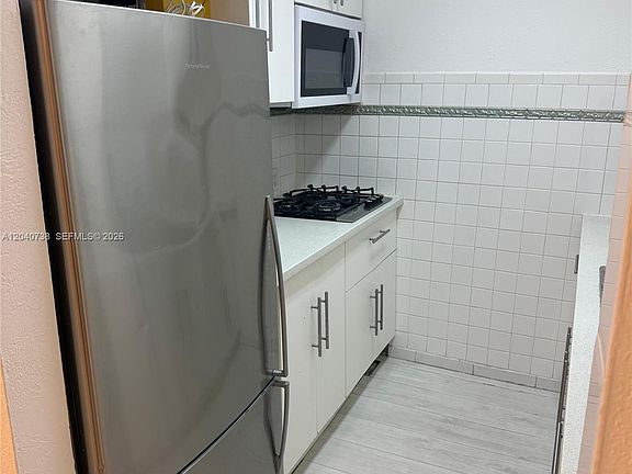 5th image of 344 Meridian Ave APT 2B