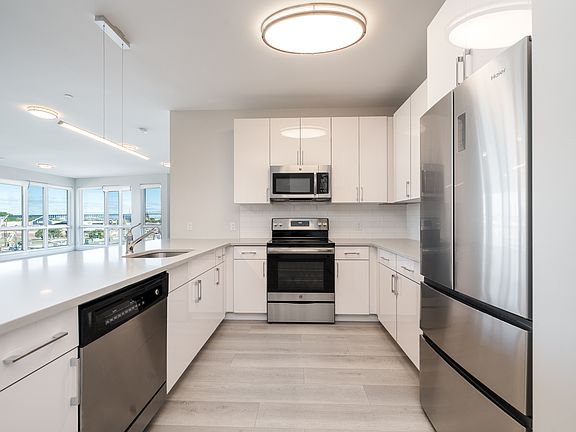 3rd image of 3 Bennett St #505