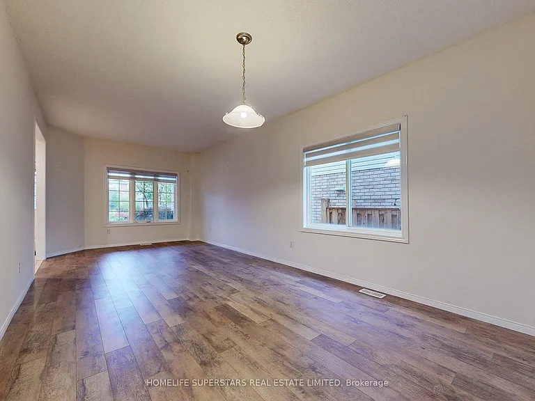 32 Holkham Ave — Photo 4
