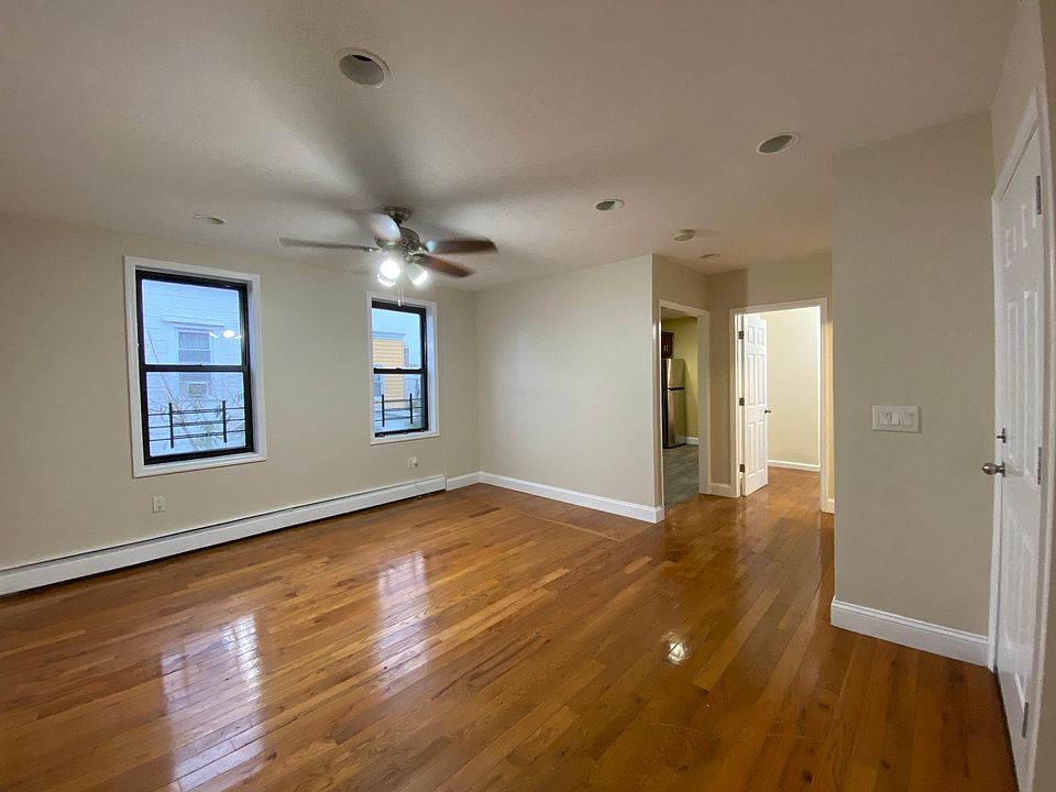 Grand Living room with Foyer