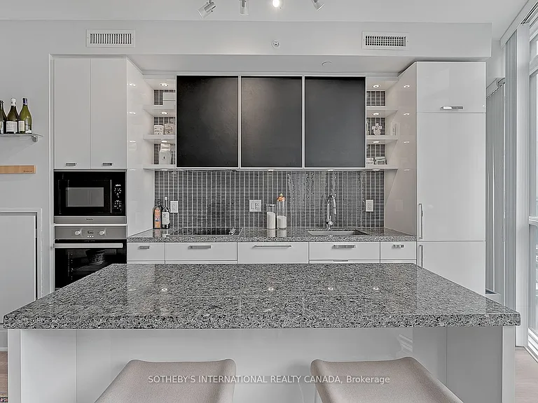 32 Davenport Rd #315 — Photo 9