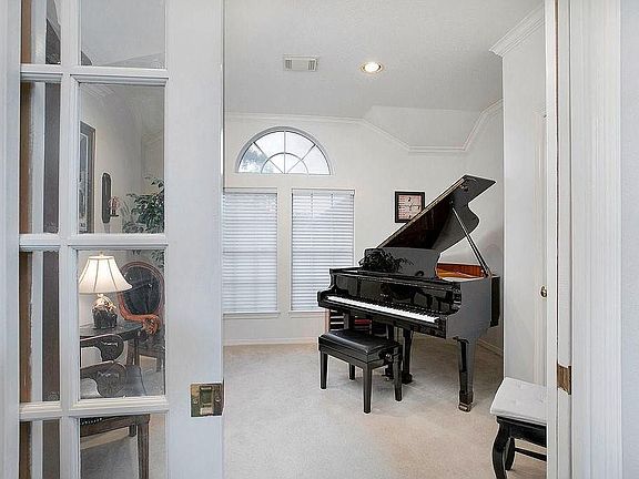 5th image of 311 Pine Creek Dr