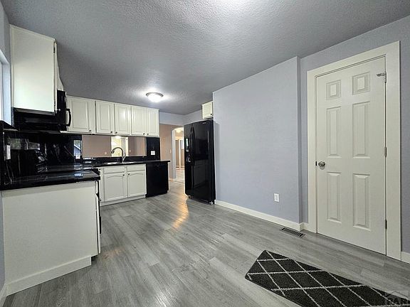 4th image of 332 Vigil Ave