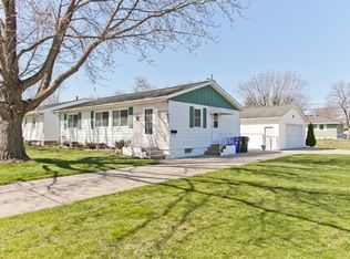 458 22nd St NW, Cedar Rapids, IA 52405