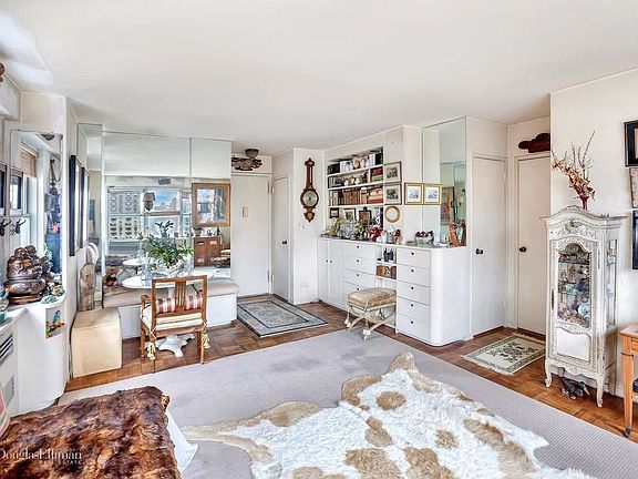 3rd image of 300 E 71st St APT 15R