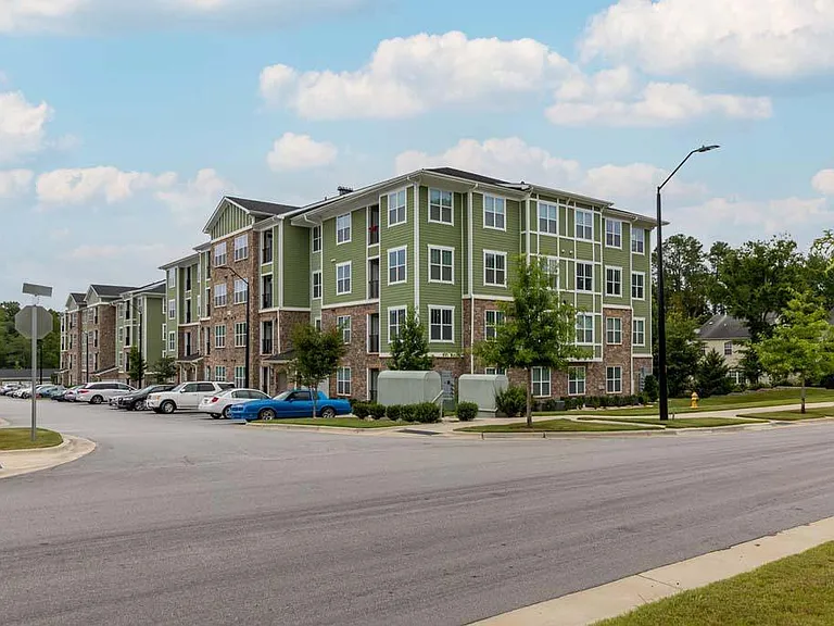 Foxwood Apartments — Photo 177