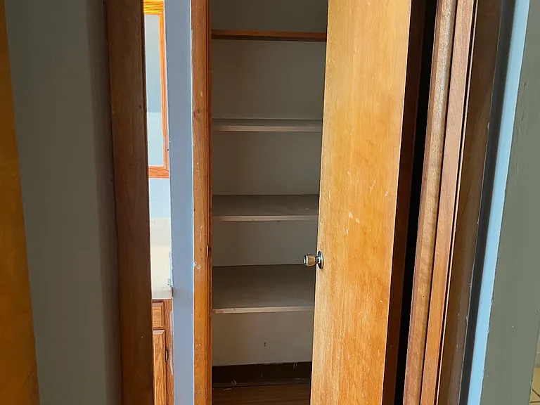 100 Vana Dr #8 — Photo 6