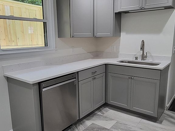 4th image of 1512B Sweetbriar Ave