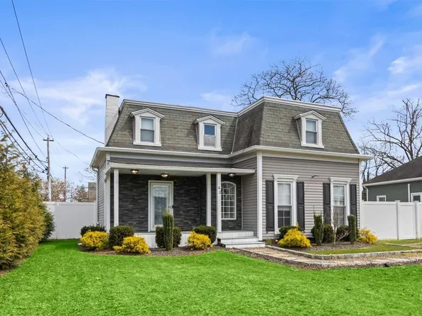 43 Watson Place, Islip, NY 11751