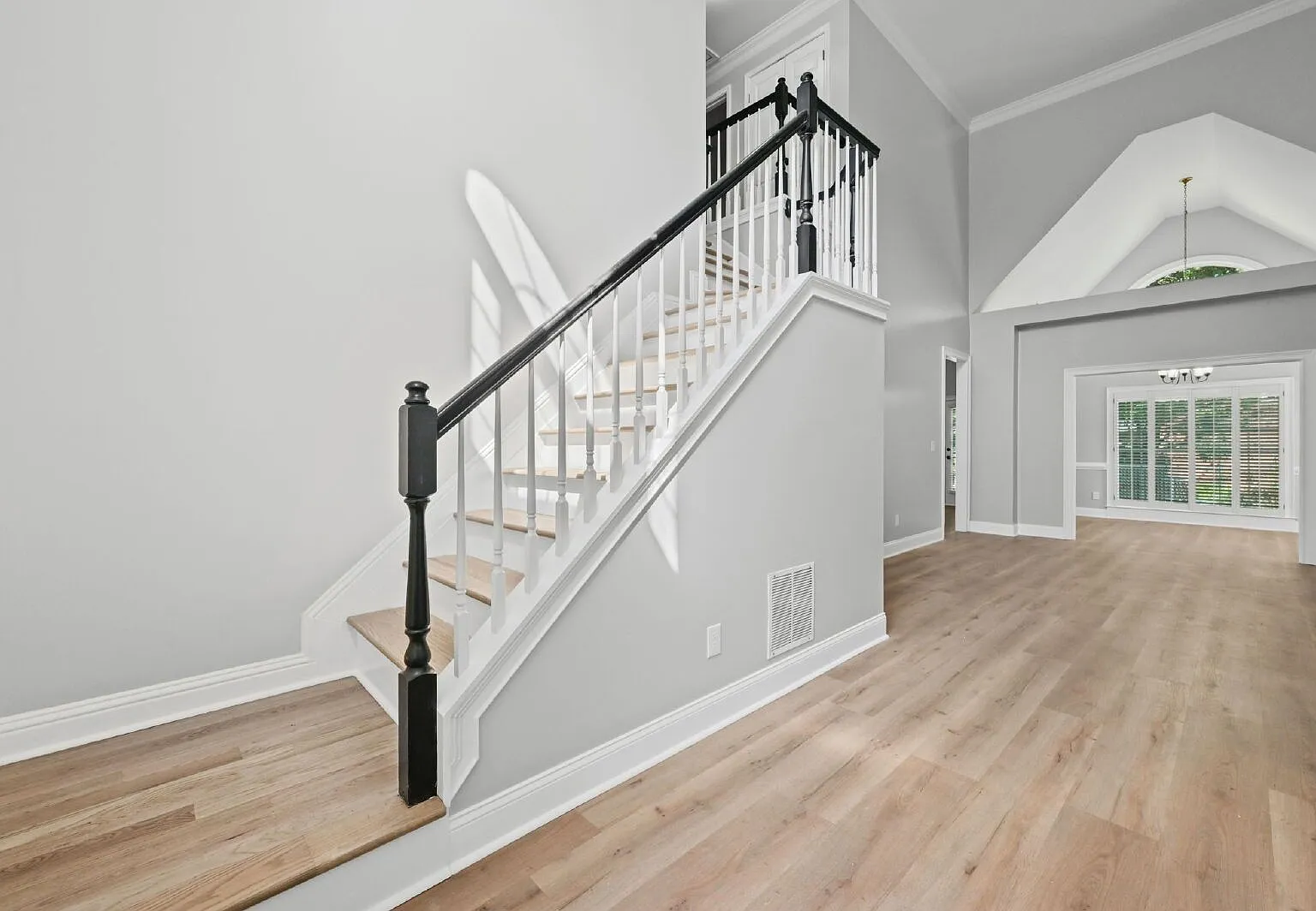 3 bed, 2.5 bath, 2331 sqft, $3,500 — Photo 3