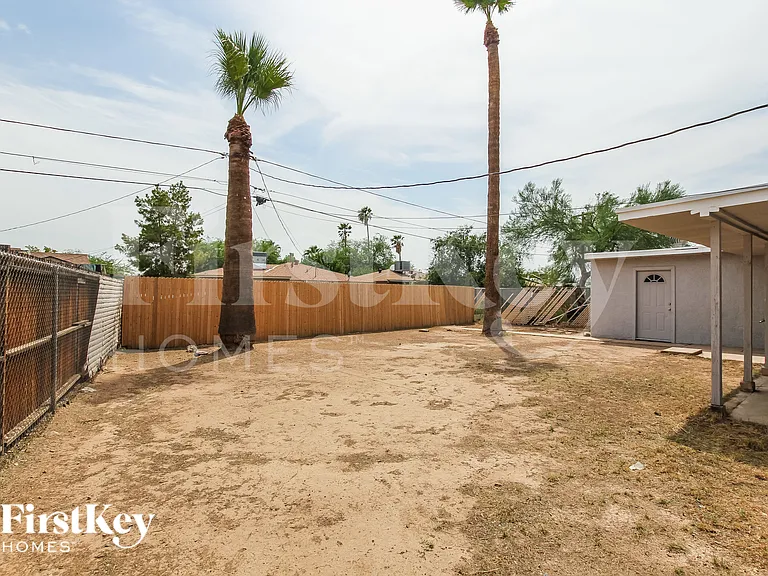 2919 W Seldon Ln — Photo 15