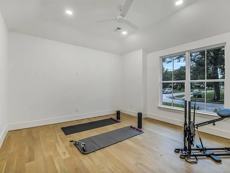 9411 Millbury Dr — Photo 17
