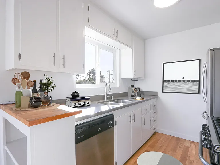 609 N Hayworth Ave #105 — Photo 6