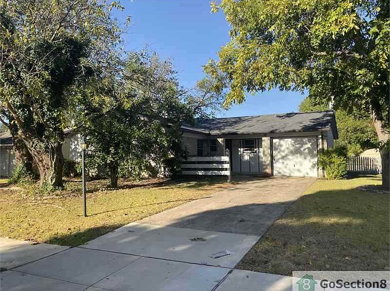 1st image of 1315 Crestridge Dr