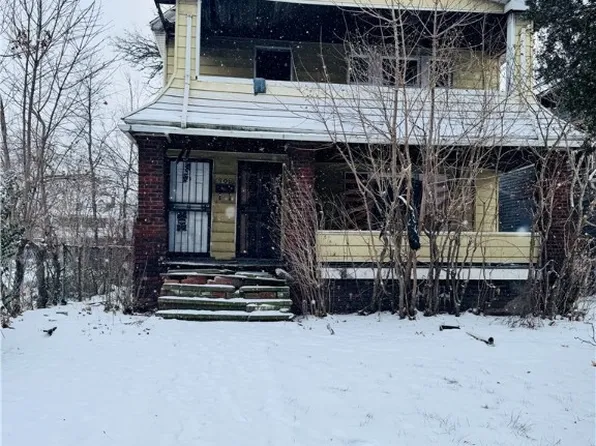 904 Paxton Rd, Cleveland, OH 44108