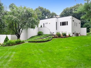 422 Long Hill Rd E, Briarcliff Manor, NY 10510
