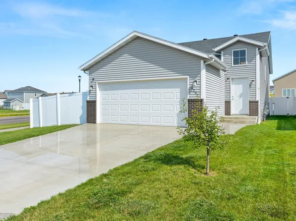 6297 57th Ave S, Fargo, ND 58104