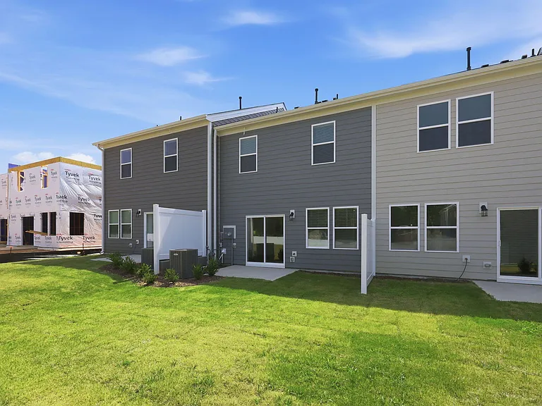318 Sweetbay Tree Dr — Photo 2