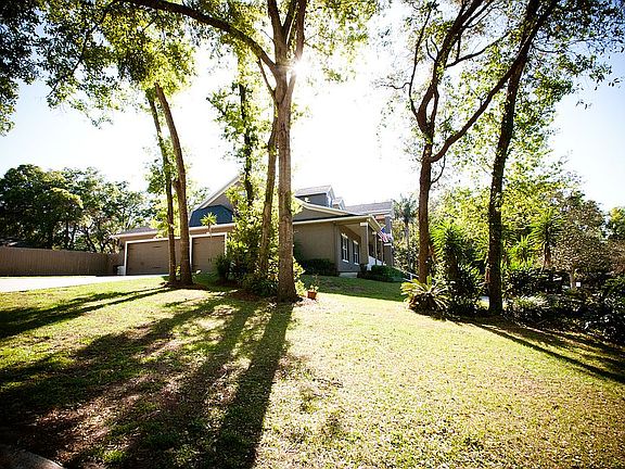 Large Corner lot side drive