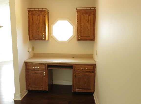 2nd image of 414 Redwood Dr