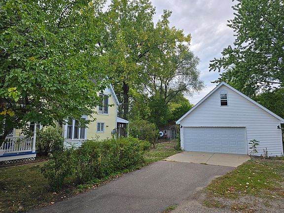 5th image of 809 Oak St