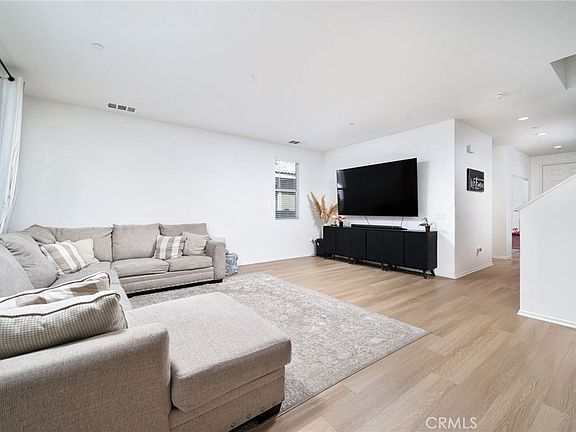 5th image of 8730 Alturas Ave