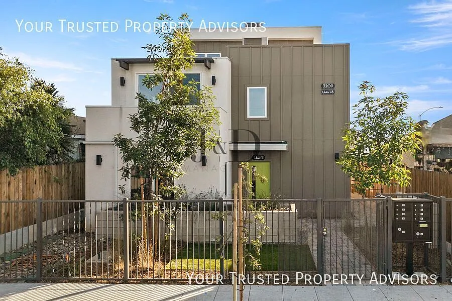 Building Photo - LST3209