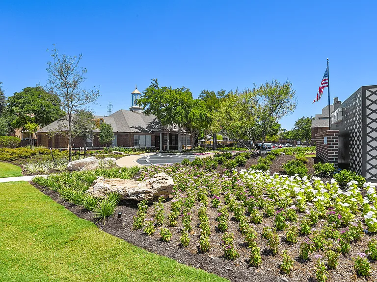 The Estate on Quarry Lake Apartment Homes — Photo 14