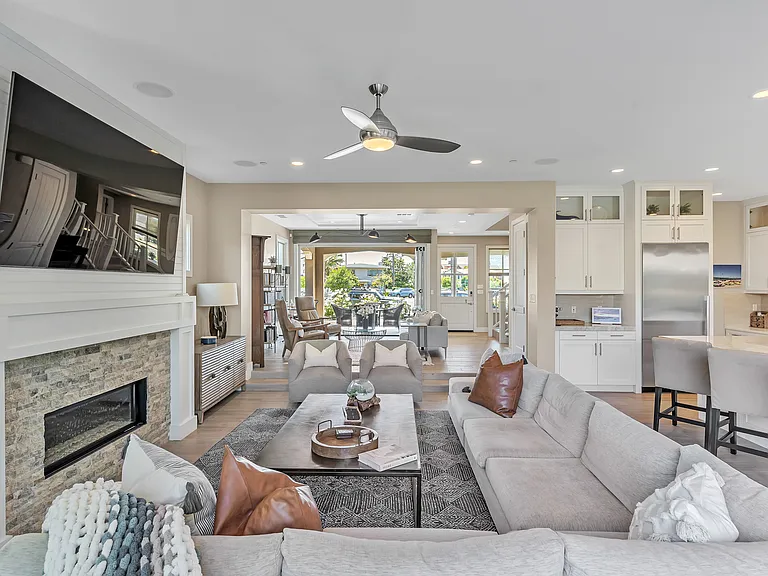1127 Alameda Blvd — Photo 6
