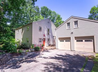 8 Coleman Rd, Hyde Park, NY 12538