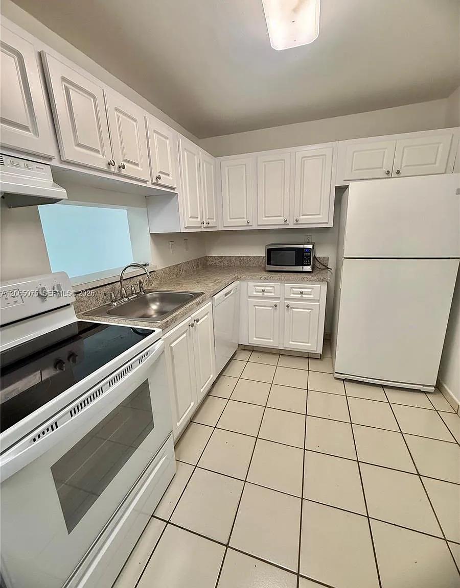 El Cid Condo — Photo 2