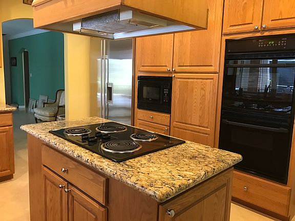 3rd image of 10211 SW 72nd Ave