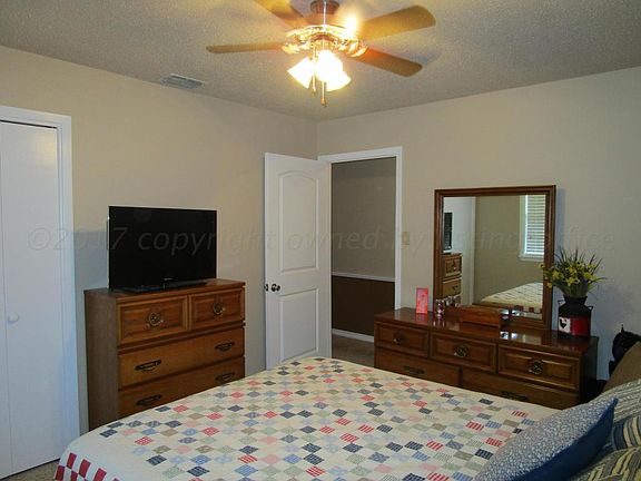 2nd image of 2333 Fir St