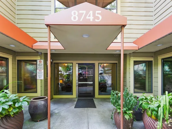 8745 Greenwood Avenue N #209, Seattle, WA 98103