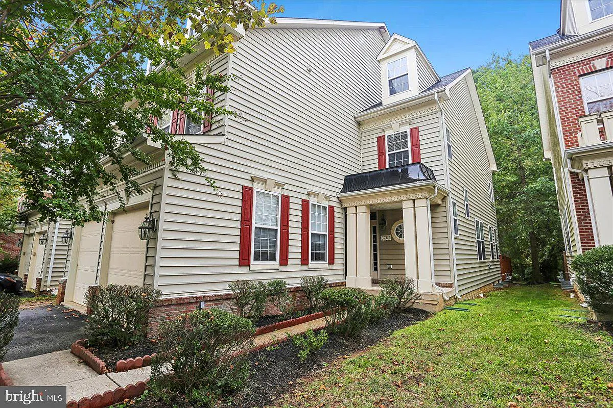5 bed, 3.5 bath, 3500 sqft, $4,250 — Photo 2