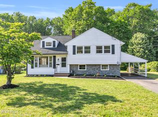 17 Woodsend Rd, Middletown, NJ 07748