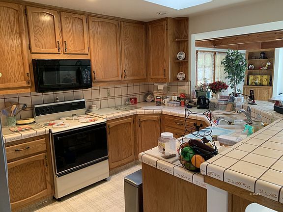 3rd image of 345 Rancho St