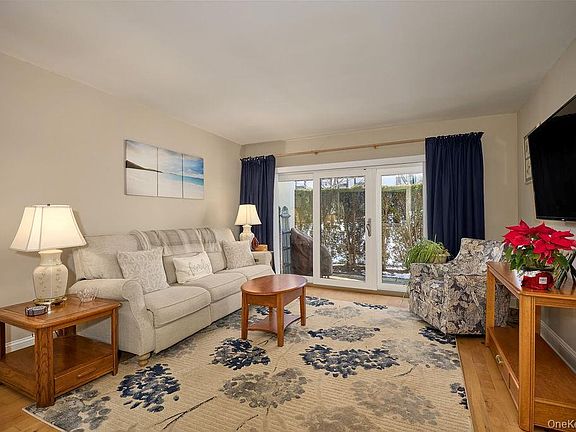 2nd image of 1 Huntington Circle