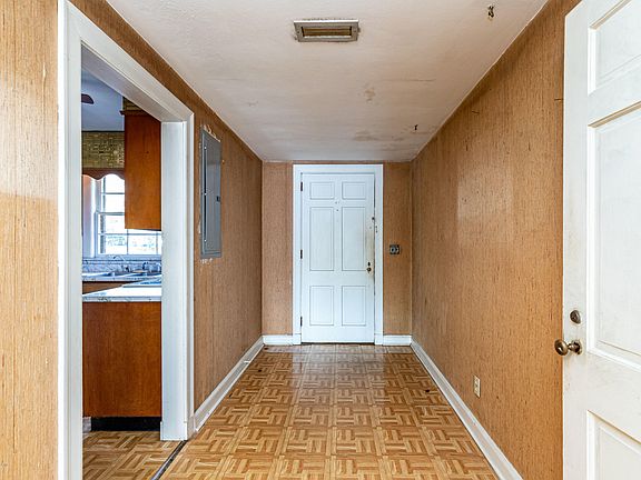 5th image of 5712 Clifton Ave