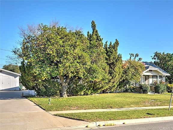 4th image of 8961 Tamarind Ave
