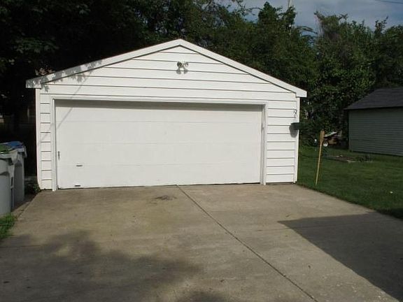 EXTRA DEEP 2.6 CAR GARAGE!