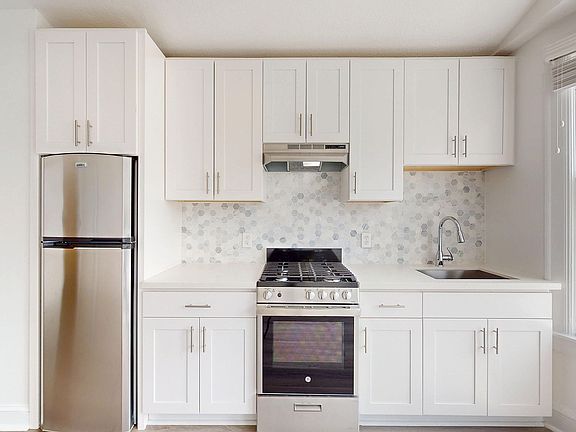 2nd image of 1294 Grove St #104
