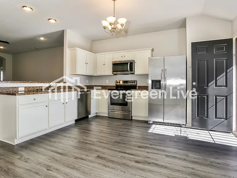 5504 Bundy Dr — Photo 7