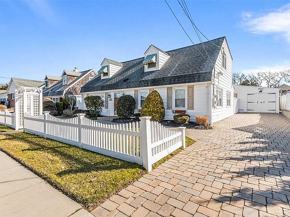 2nd image of 68 Dutchess Blvd
