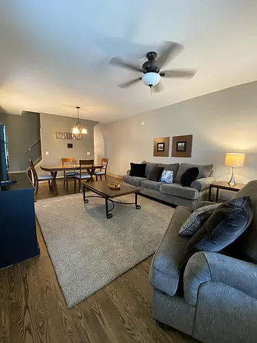 1140 Memorial Ave Photo 1